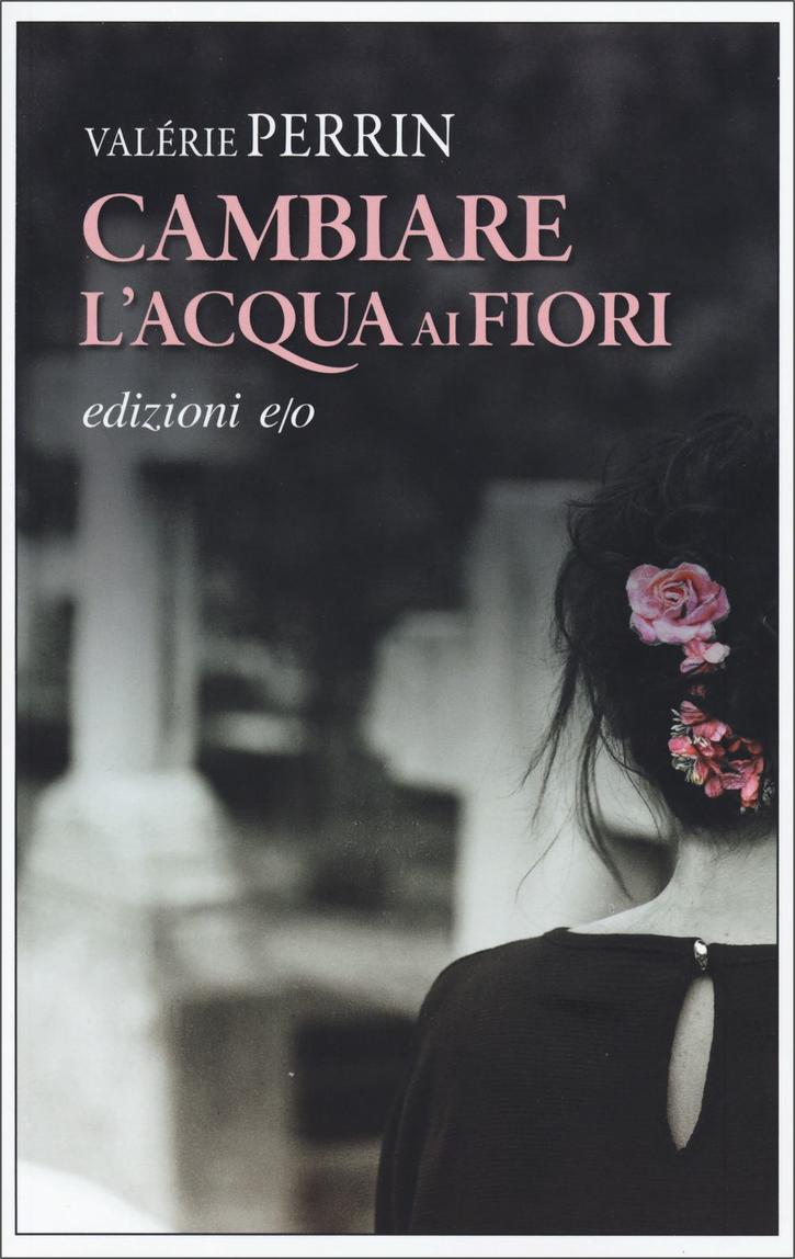 Cambiare l&#39;acqua ai fiori